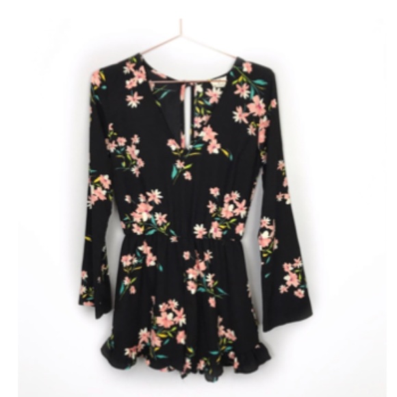 Pins And Needles
Women's Silky Ruffle-Short Romper Small - Picture 3 of 9